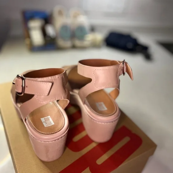 PILAR CROSSOVER LEATHER ANKLE-STRAP PLATFORMS SANDALS - Picture 4 of 13